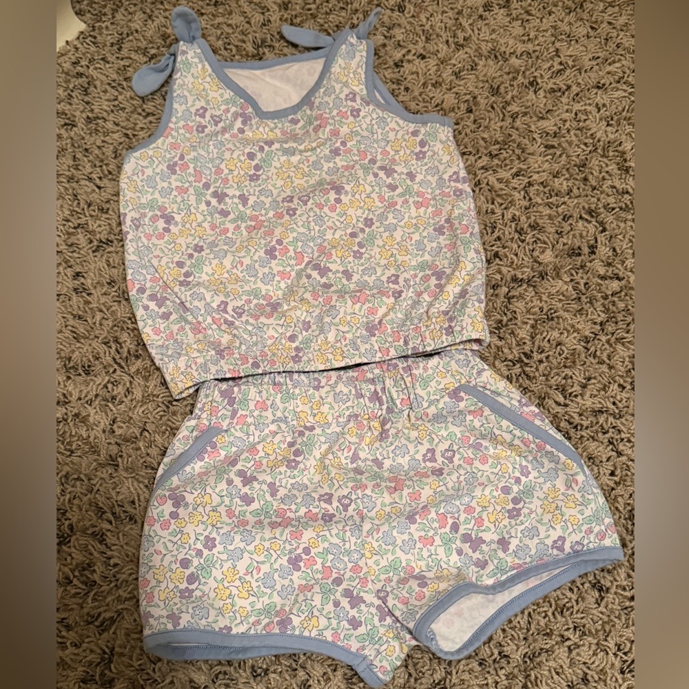 Worn once! Shrimp and Grits Floral Outfit